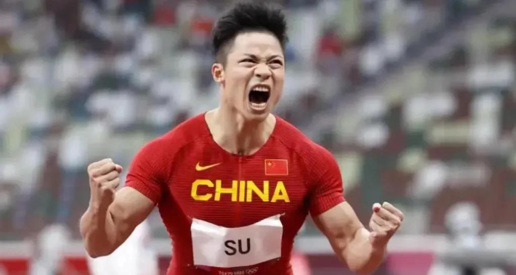 苏炳添刷新世界纪录，费德勒教练激动落泪！