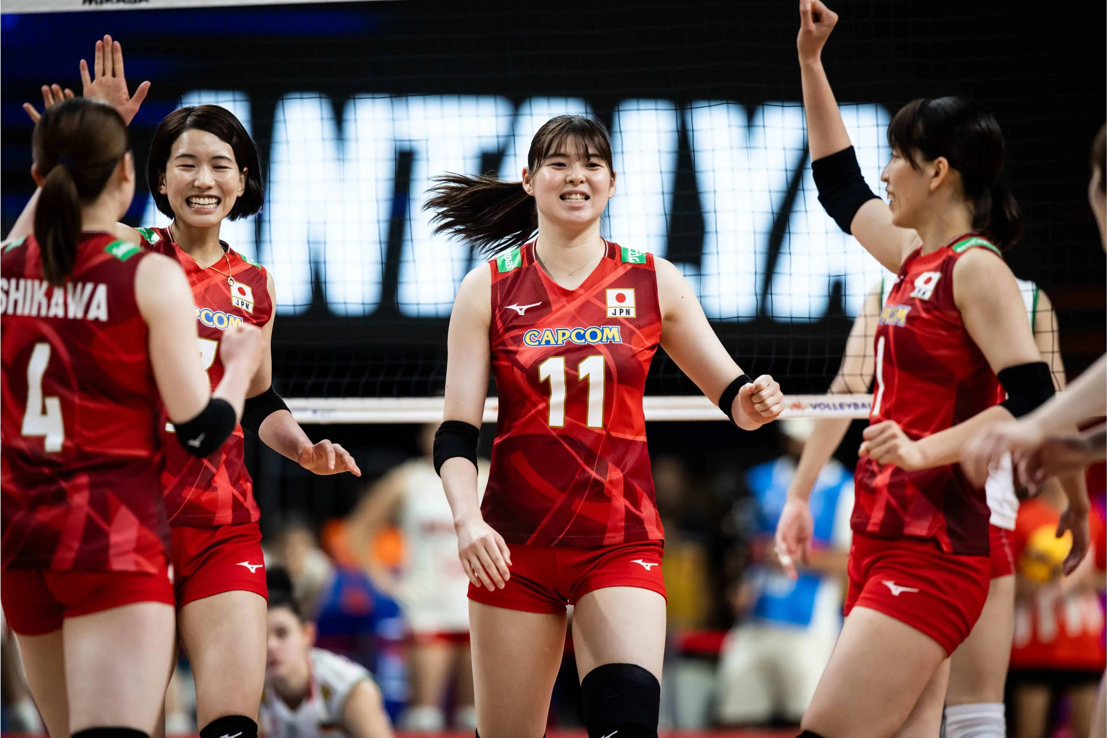 中国女排关键时刻救险，F1车队力保胜局拿下系列赛
