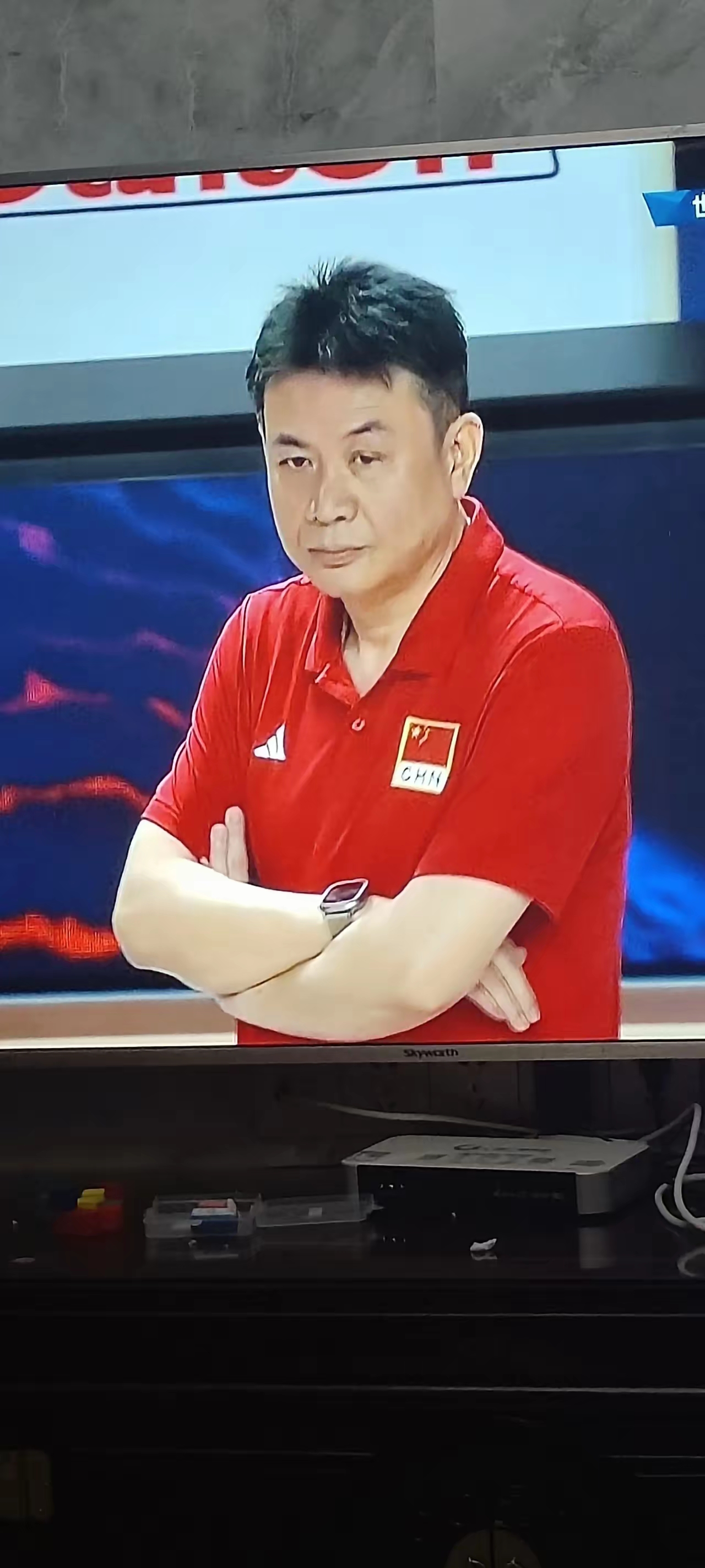 湖人刷新世界纪录，中国女排教练激动落泪！